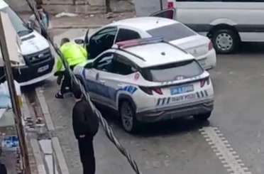 Esenyurt’ta muayenesi olmayan sürücü polisten kaçtı, servis aracında vurarak durdu 