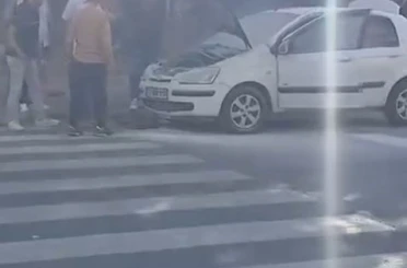 Esenyurt’ta okul önünde park halinde olan araç yandı 