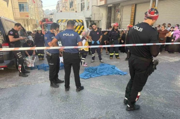 Esenyurt’ta servis minibüsü anne oğlu ezdi 