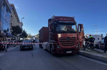Esenyurt’ta tırın çarptığı kadın hayatını kaybetti 