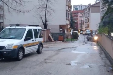 Eşi tarafından darp edilen kadın çocuğu ile birlikte camiye böyle sığındı 