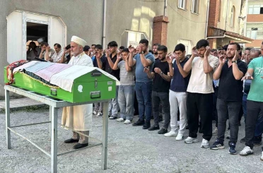 Eşi tarafından öldürülen 3 çocuk annesi kadın toprağa verildi 