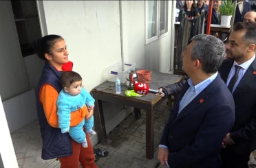 ’Eşimin geliri yok, işsiz’ diyen kadının kocasının sigortalı işte çalıştığı ve 3 araçları olduğu ortaya çıktı 