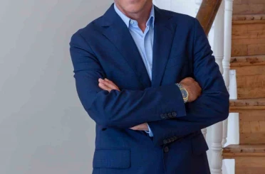 Eşini oyuncu Dolunay Soysert ile aldattığı iddia edilen Konda Araştırma Şirketi Yönetim Kurulu Başkanı’na 50 milyon lira tazminat talebi 