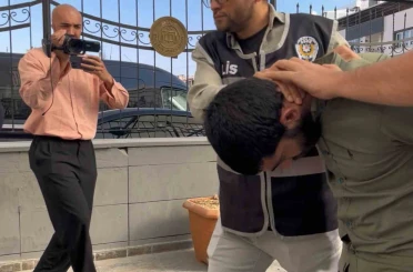 Eşini sokak ortasından döven şahıs adliyeye sevk edildi 