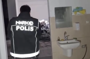 Eski fabrika binasını uyuşturucu imalathanesine çevirmiş: 130 kilo uyuşturucu ele geçirildi 