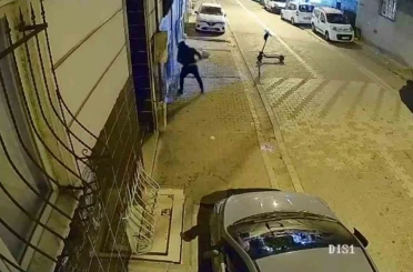 Eski sevgili dehşet saçtı; Önce binayı kundakladı, ardından camları kırdı 