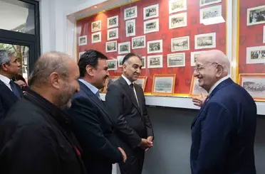 Eski TBMM Başkanı Kahraman okuduğu liseyi ziyaret etti