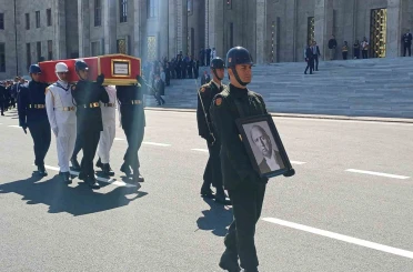 Eski TBMM Başkanı Karakaş için tören düzenlendi 