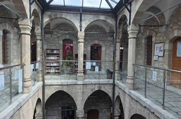 Eskiden cezaeviydi şimdi ise 36 bin kitaplık bir bilgi yuvası 