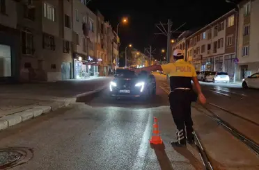Eskişehir’de 25 polis ekibinin katılımı ile asayiş ve trafik uygulaması
