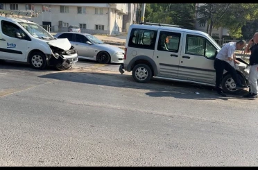 Eskişehir’de 4 aracın karıştığı zincirleme kaza: 2 yaralı 