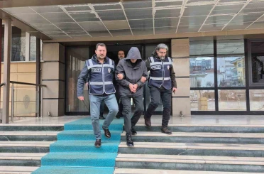 Eskişehir’de 59 suçtan aranan ve 74 yıl hapis cezası olan şahıs yakalandı 