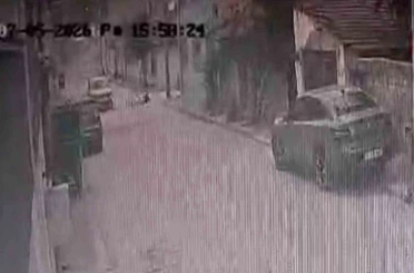 Eskişehir’de 6 yaşındaki bisikletli çocuk ile aracın çarpıştığı kaza kameralara anbean yansıdı 