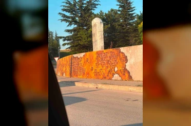 Eskişehir’de bir parkın duvarlarındaki haç figürlerine tepki 