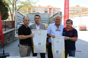 Eskişehir’de çiftçilere kanola tohumu desteği verildi 