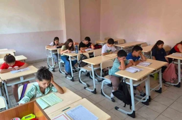 Eskişehir’de gençler yaz okulunda hem eğleniyor hem öğreniyor 