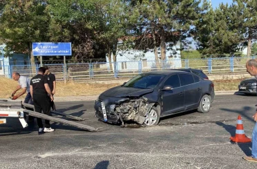 Eskişehir’de hafif ticari araç ile otomobil çarpıştı: 1 yaralı 