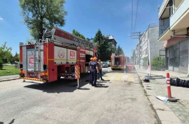 Eskişehir’de iş yeri yangını, dumandan etkilenen 6 kişi hastaneye kaldırıldı 