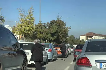 Eskişehir’de trafik durdu, adaylar sınava koşarak yetişmeye çalıştı
