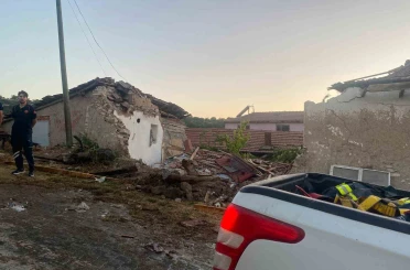 Eskişehir’de yangından dönen itfaiye aracı eve çarptı: 3 itfaiye eri yaralı 