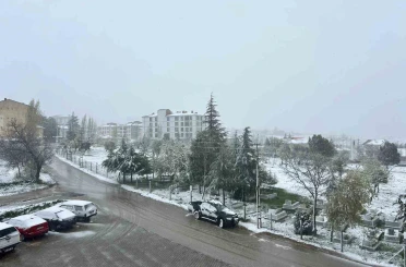 Eskişehir’in bazı ilçeleri güne beyaz örtüyle uyandı 