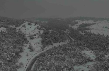 Eskişehir’in yüksek rakımlı dağlarının karla kaplı hali havadan görüntülendi 