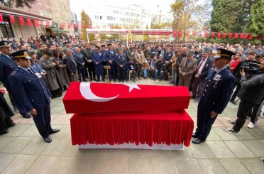 Eskişehirli şehit üsteğmen Emre Mercan gözyaşlarıyla son yolculuğuna uğurlandı 