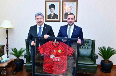 Eskişehirspor yönetimi, Vali Yılmaz’ı ziyaret etti 