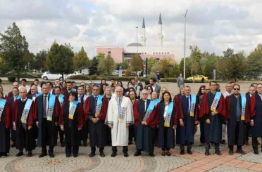 ESOGÜ’de 2025-2026 akademik yılı törenle açıldı: İlk dersin konusu ’Filistin’ oldu 