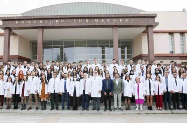 ESOGÜ’lü genç diş hekimi adayları beyaz önlüklerini giydi 