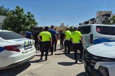 Eşya alma tartışması aileleri karşı karşıya getirdi 