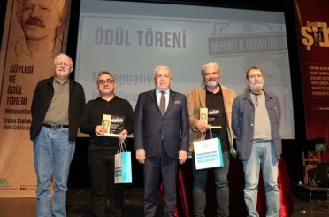 ETÜ öğretim üyesi Prof. Dr. Murat Kacıroğlu’na edebiyat eleştirisi ödülü 