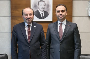 ETÜ Rektörü Çakmak, Bakan Kacır ile Erzurum’da çip üretimini görüştü 