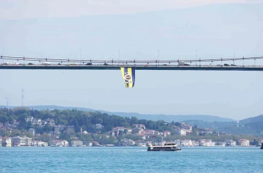 Euroleague şampiyonu olan Fenerbahçe’nin bayrakları köprülere asıldı