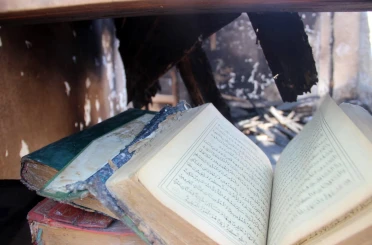Evi yandı, çatısı çöktü, Kur’an-ı Kerim’ler sapasağlam kaldı 