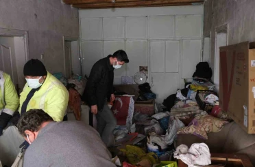 Evinden 10 ton çöp çıktı 