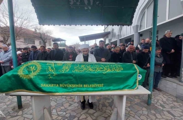 Evinden 20 kamyon çöp çıkarılan yaşlı adam son yolculuğuna uğurlandı 