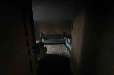 Evini ateşe verdi, kaçarken yakalandı 
