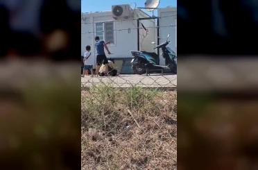 Evlatlarının gözü önünde eli bıçaklı kocasından dayak yiyen kadın şikayetçi olmadı 