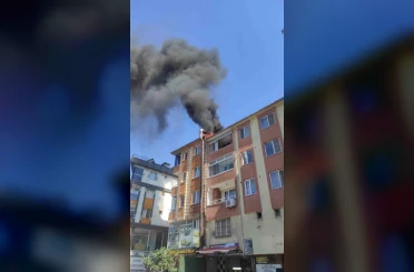Eyüpsultan’da fırının havalandırma borusunda çıkan yangın çatıya sıçradı 