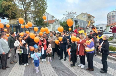 Ezine’de Lösemili Çocuklar Haftası yürüyüşü 