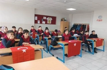 Faik Güngör Ortaokulu’nda değer odaklı eğitim: "10’a ben yeterim" projesi 