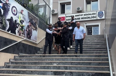 Fatih’te 19 yaşındaki gencin hayatını kaybettiği kavgaya ilişkin gözaltına alınan 8 şüpheli adliyeye sevk edildi 
