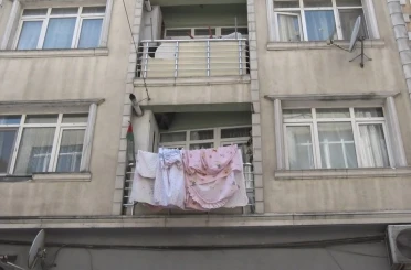 Fatih’te birinci kattan düşen 4 yaşındaki çocuk ağır şekilde yaralandı 