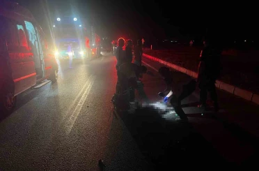 Feci kaza: Önce tır çarptı, sonra otomobil ezdi 