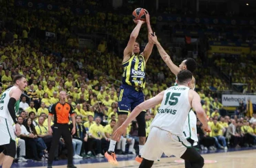 Fenerbahçe, Euroleague play-off serisinde 1-0 öne geçti 