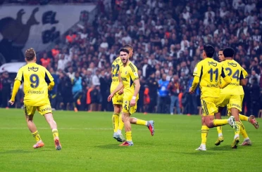 Fenerbahçe, galibiyet serisini derbide de sürdürdü 