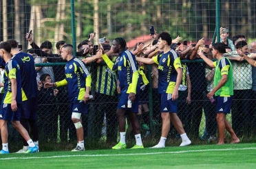 Fenerbahçe, günü çift antrenmanla tamamladı 