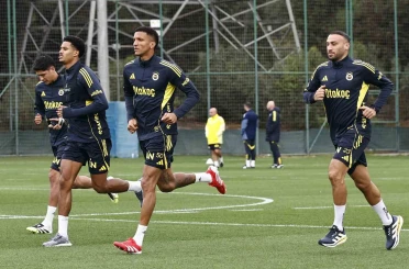 Fenerbahçe, günü iki antrenmanla tamamladı 